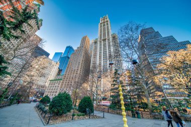 NEW YORK CITY, ABD - 4 ARALIK 2018: Manhattan şehir merkezinin kış mevsiminde binaları