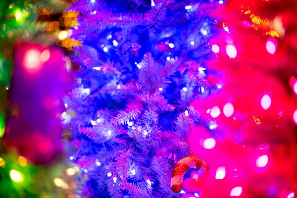 Kleurrijke Kerstverlichting Met Bomen Bolletjes — Stockfoto