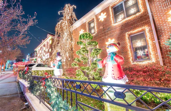 Decoración Navidad Una Casa Dyker Heights Pequeña Área Más Linda —  Fotos de Stock