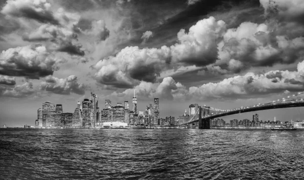 Vista Nocturna Del Puente Brooklyn Bajo Manhattan Desde Distrito Brooklyn —  Fotos de Stock