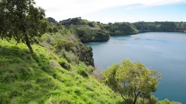 A Kék-tó a dél-ausztráliai Gambier hegységben — Stock videók