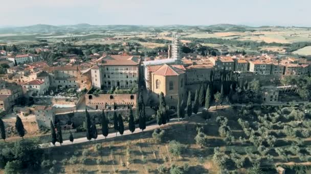 Pienza, Toscana. Vista aérea ao pôr-do-sol da famosa cidade medieval — Vídeo de Stock