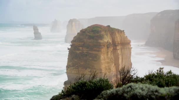 De Twaalf Apostelen op een stormachtige middag, Port Campbell, Australië — Stockvideo