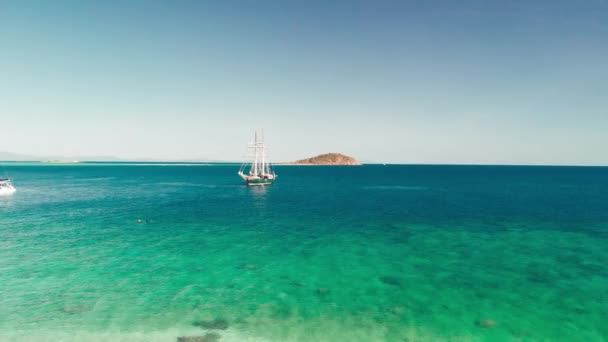 Whitsunday Islands Park, Queensland, Ausztrália. Légi kilátás gyönyörű tenger egy drón — Stock videók