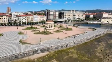 Livorno ve Mascagni Terrace 'ın muhteşem hava manzarası, ünlü Toskana kasabası