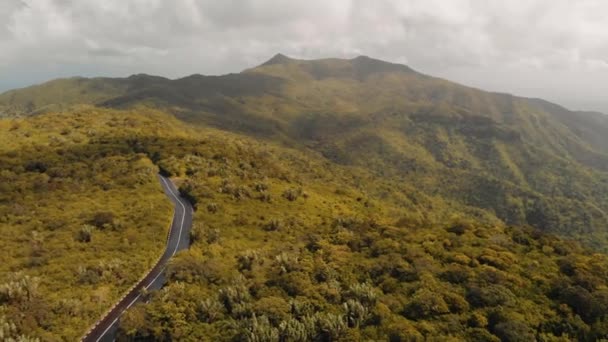 Красивые холмы острова Маврикий, вид с воздуха — стоковое видео