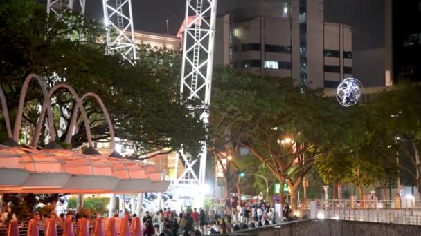 SINGAPUR - 3. JANUAR 2020: Vergnügungspark bei Nacht in Clarke Quay — Stockvideo