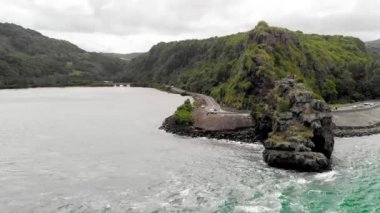 Maconde bakış açısı, Mauritius. Yüzbaşı Matthew Flinders 'ın anıtı. Mauritius Adaları 'na alışılmadık bir yol.