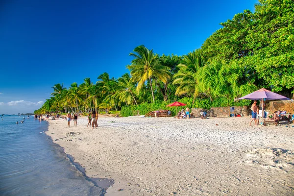 Mauritius April 2019 Tourist Locals Relax Beautiful Beach — Stock Photo, Image