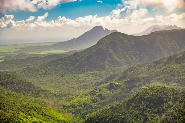 Ilmakuva Hämmästyttävä Trooppisia Vuoria — kuvapankkivalokuva
