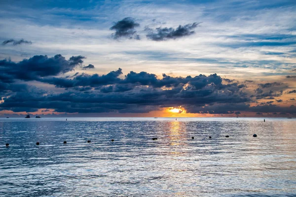 Καταπληκτικό Ηλιοβασίλεμα Από Ένα Τροπικό Νησί Έννοια Διακοπών — Φωτογραφία Αρχείου