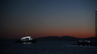 Adaların üzerindeki muhteşem günbatımının panoramik görüntüsü