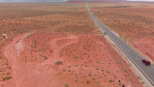 Δρόμος προς την κοιλάδα του μνημείου, εναέρια θέα από drone — Αρχείο Βίντεο