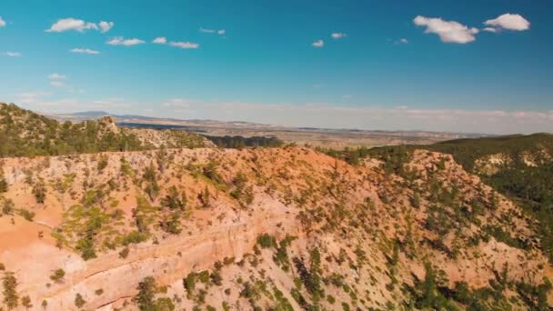 Αεροφωτογραφία του Bryce Canyon πολύχρωμοι σχηματισμοί βράχων, Γιούτα — Αρχείο Βίντεο