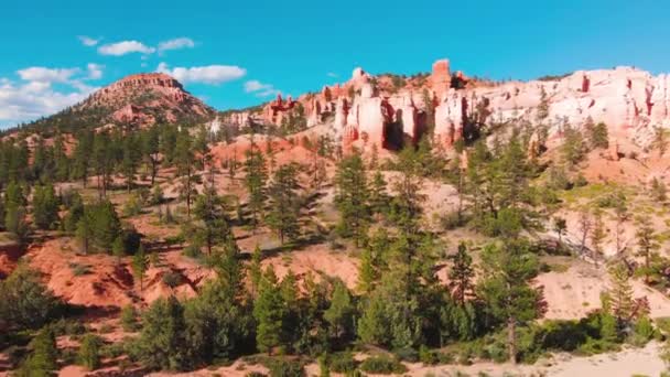 Vista aérea de las coloridas formaciones rocosas de Bryce Canyon, Utah — Vídeos de Stock