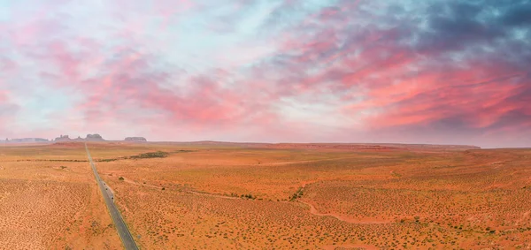 Tie Monument Valleyyn Lentonäkymä Lennokista Auringonlaskun Aikaan — kuvapankkivalokuva