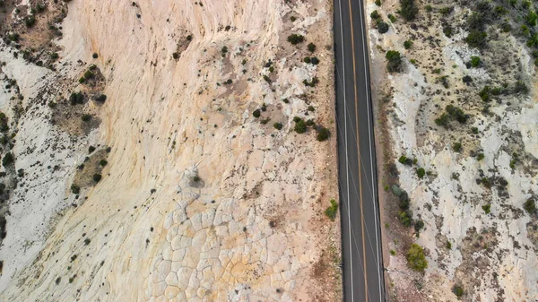 Вид Воздуха Беспилотника Красивую Дорогу Через Каньон — стоковое фото