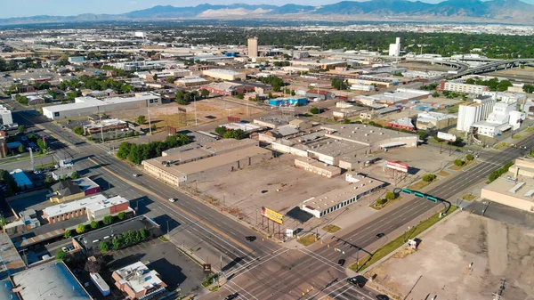 Salt Lake City Antenni Horisonttiin Aurinkoisena Päivänä Utah Alkaen Drone — kuvapankkivalokuva