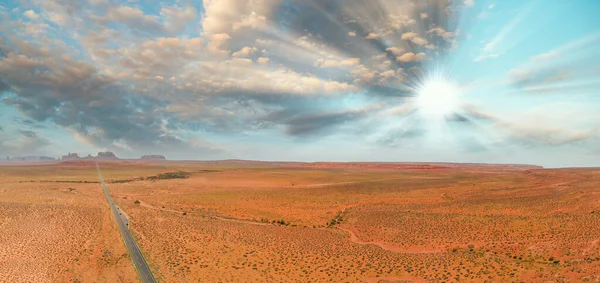 Cesta Monument Valley Letecký Pohled Dronu Při Západu Slunce — Stock fotografie