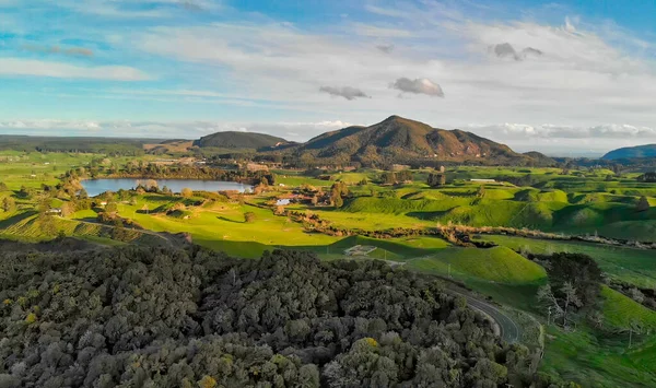 ニュージーランド 美しい田園地帯と丘の空の景色 — ストック写真