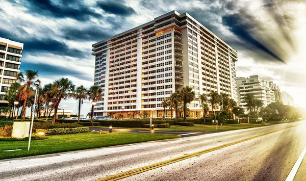 Boca Raton Pôr Sol Florida Estrada Árvores Edifícios — Fotografia de Stock