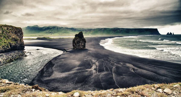 Reynisfjara Black Beach Ένα Συννεφιασμένο Καλοκαιρινό Πρωινό Ισλανδία — Φωτογραφία Αρχείου