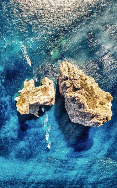 Atemberaubende Luftaufnahme Der Faraglioni Felsen Über Dem Meer Auf Der — Stockfoto