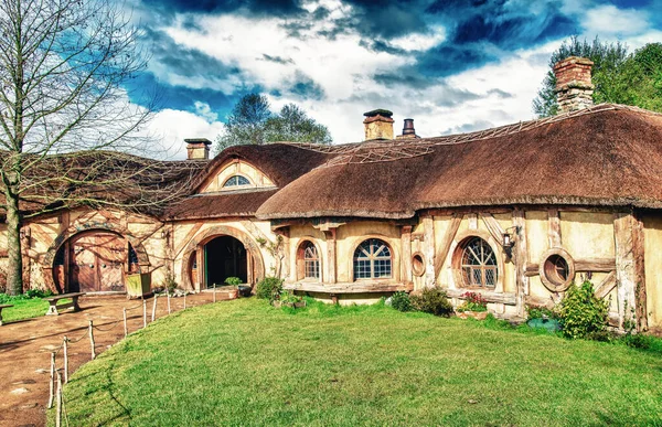 Haus Und Hobbit Garten Hobbiton Filmset Neuseeland Aufgenommen Frühling — Stockfoto