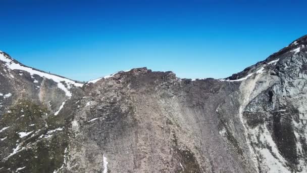 Grossglockner-hegység a hegyszorosnál, légi kilátás a drónról, Ausztria — Stock videók