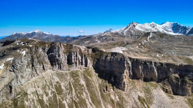 Yaz mevsiminde Grossglockner Alpin Dağları, İHA 'dan hava manzarası.