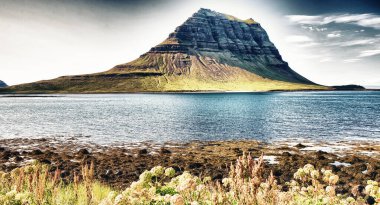 Kirkjufell Dağı, Snaefellnes Yarımadası, İzlanda.