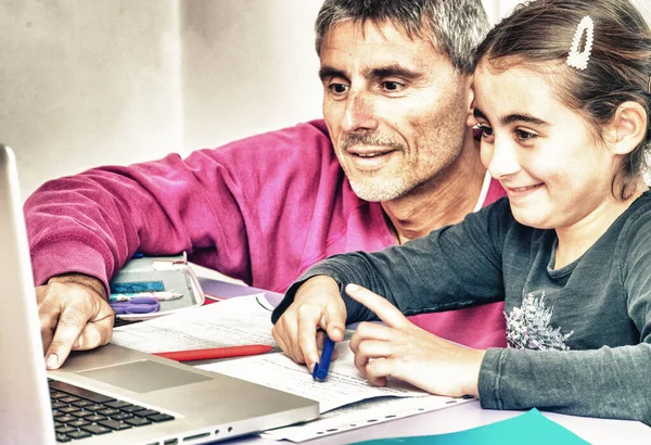 Concept École Intelligente Jeune Fille Maison Faire Des Devoirs École — Photo