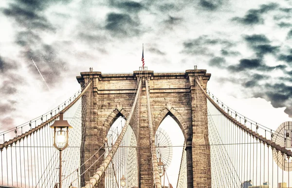 Sky Kleuren Achtergrond Van Brooklyn Bridge Tower New York City — Stockfoto