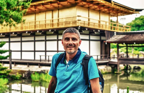 Turista Kyoto Japão Kinkaku Visitando Templo Pavilhão Ouro — Fotografia de Stock
