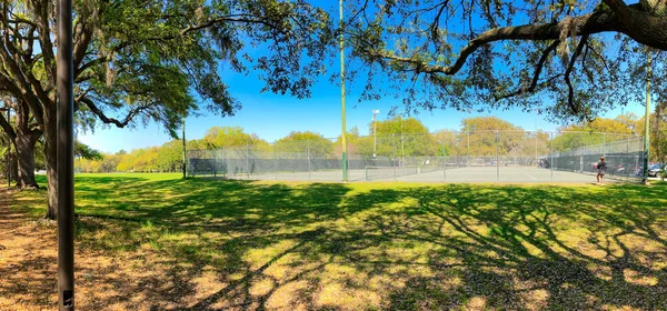 Tennis Field Beautiful City Park Panoramic View — Stock Photo, Image