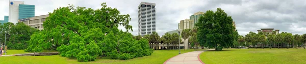 Jacksonville Abril 2018 Parque Ciudad Edificios Día Primavera Couldy Vista — Foto de Stock