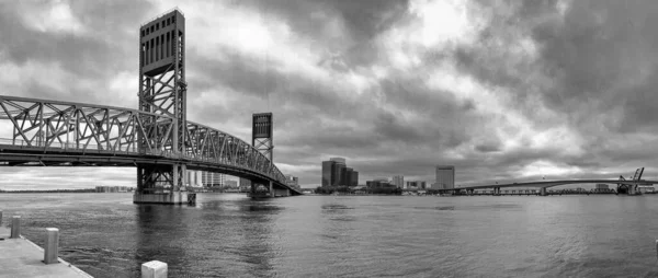 Panoramiczny Widok Centrum Jacksonville Most Miejski Fontanny Przyjaźni Floryda Wiosnę — Zdjęcie stockowe