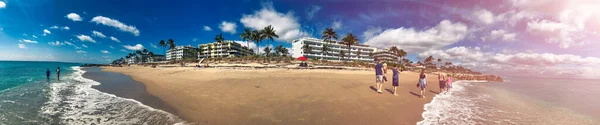 Palm Beach April 11Th 2018 Toeristen Lokale Bevolking Wandelen Langs — Stockfoto