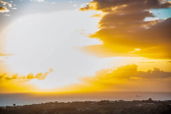 Geweldige Kleuren Van Prachtige Zonsondergang Oceaan Rode Gele Blauwe Kleuren — Stockfoto