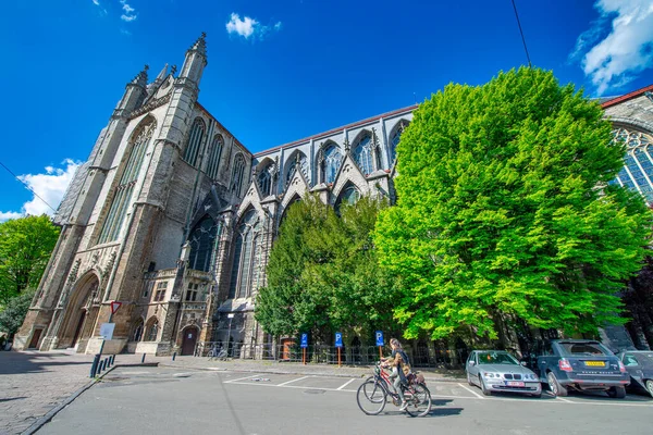 Ghent Belgium エイプリル社2015年30日 ベルギーのヘント市内の歴史的中心部をご覧ください 春のゲントの建築とランドマーク — ストック写真