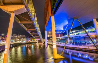 Geceleri Alkmaar Köprüleri, Hollanda