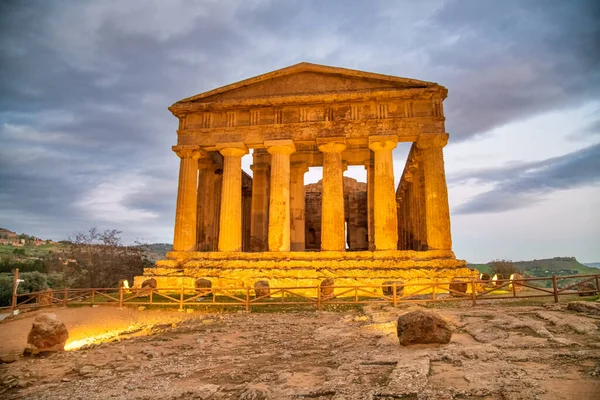 Ναός Της Concordia Στην Κοιλάδα Των Ναών Κατά Ηλιοβασίλεμα Στο — Φωτογραφία Αρχείου