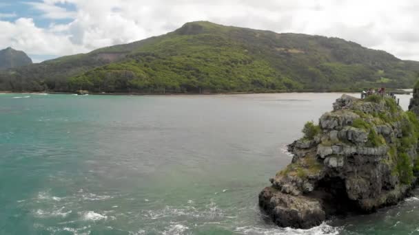 Maconde utsiktspunkten, Mauritius. Monument över kapten Matthew Flinders. En ovanlig väg till öarna i Mauritius — Stockvideo