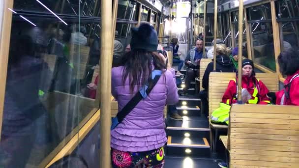 WELLINGTON, NEW ZEALAND - SEPTEMBER 6, 2018: Tourists inside Wellington Cable Car — Stock Video