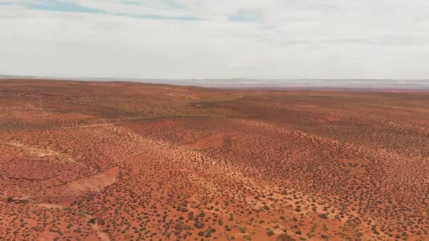 Straße ins Monument Valley, Luftaufnahme von der Drohne — Stockvideo