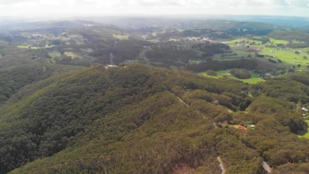 Adelaide platteland luchtfoto panorama van Mount Lofty Conservation Park, Australië van drone — Stockvideo