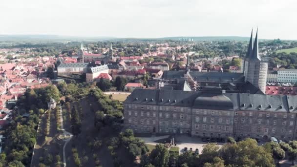 Bamberger Kloster Michaelsberg in der Sommersaison, Deutschland. Blick von der Drohne — Stockvideo