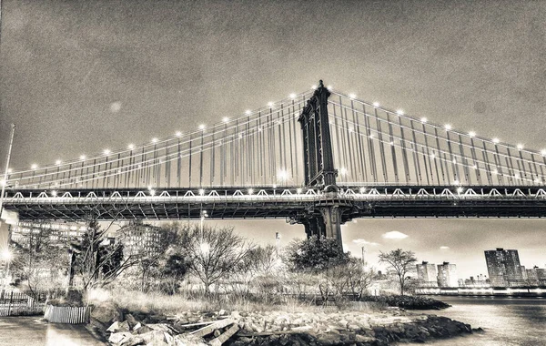 纽约市布鲁克林区布鲁克林桥和曼哈顿下城的夜景 — 图库照片
