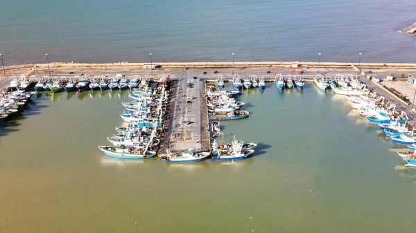 Vissersboten Een Kleine Haven Bovengronds Uitzicht Vanaf Drone — Stockfoto