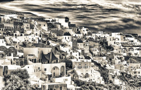 希腊圣托里尼岛的日落景观和城市景观 — 图库照片